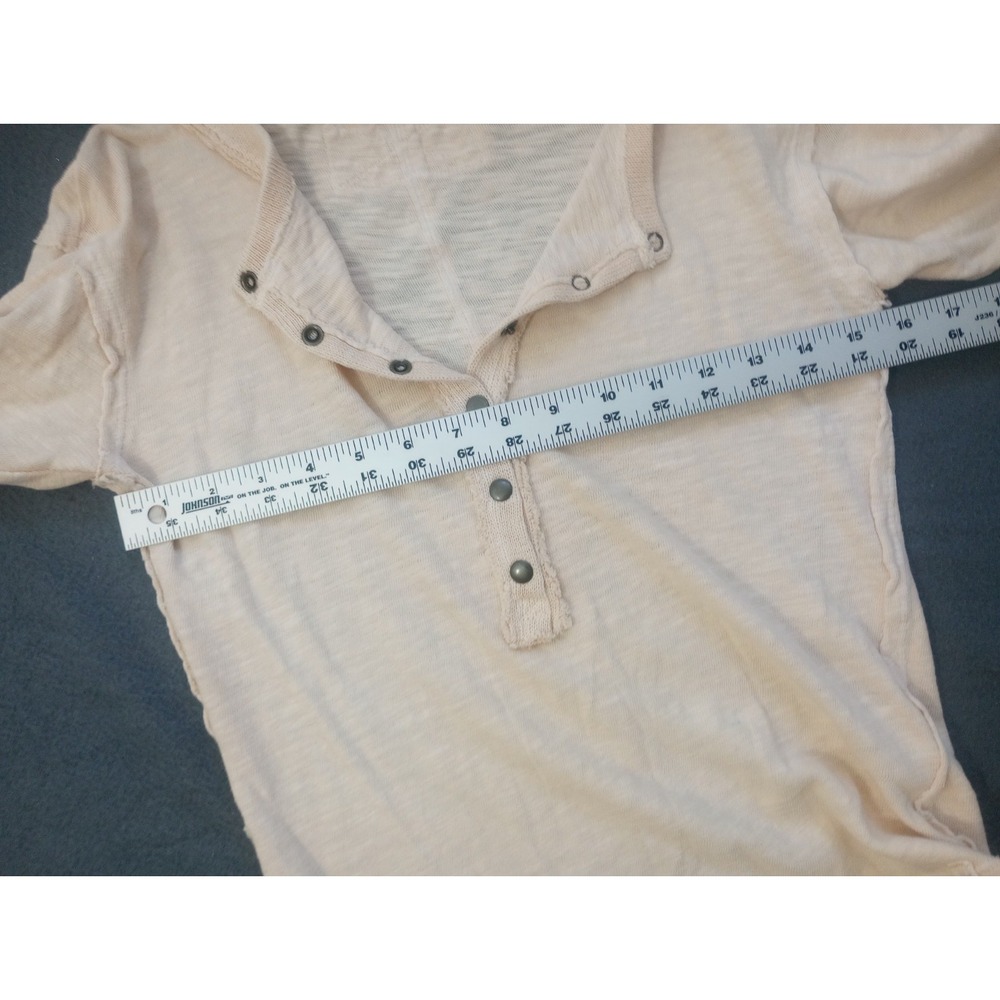 WE THE FREE Top XS FREE PEOPLE Phoebe Henley Burnout Raw Hems Cream Thumbholes - Picture 9 of 12